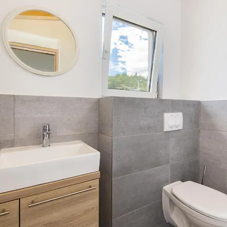 Feriehus 2 Bedroom Cozy In Stasevica