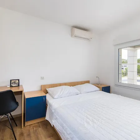 Feriehus 2 Bedroom Cozy In Stasevica