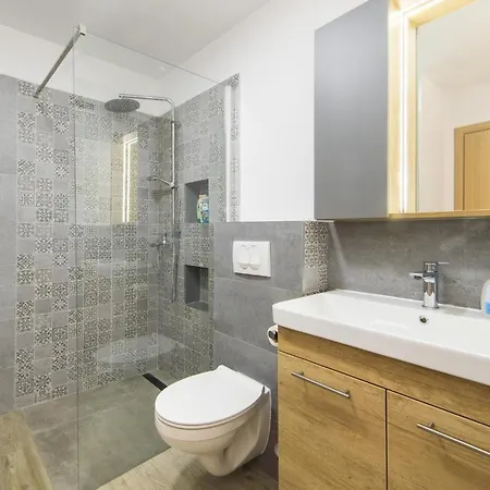 Ferienhaus 2 Bedroom Cozy In Stasevica