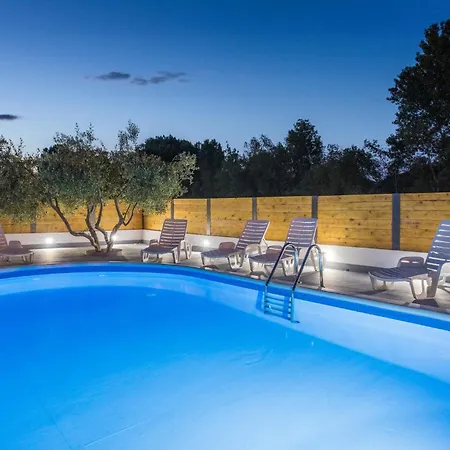Awesome In With Kitchen Holiday home *
