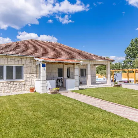 2 Bedroom Cozy In Stasevica