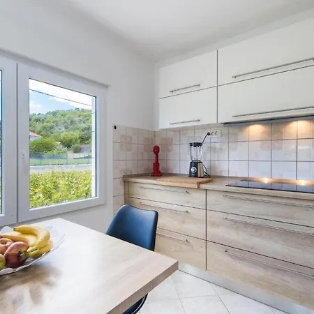 Prázdninový dům Awesome In With Kitchen Stasevica