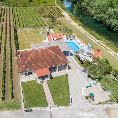 2 Bedroom Cozy In Ferienhaus Stasevica